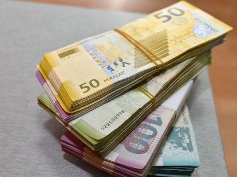 Bakıda kassir mağazadan 55 min manat oğurladı