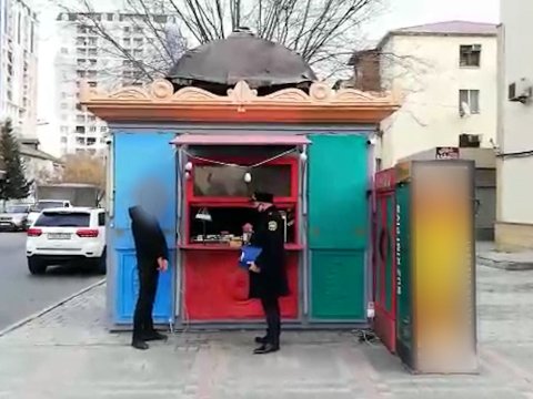Məktəbliyə siqaret satan şəxs cərimələndi - FOTO