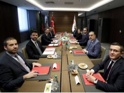 Fəxrəddin Altun Azərbaycan rəsmiləri ilə görüşdü