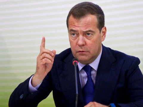 Medvedev: “Müharibə onun vecinə deyil”