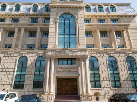 İcra Hakimiyyətinin qarşısına 