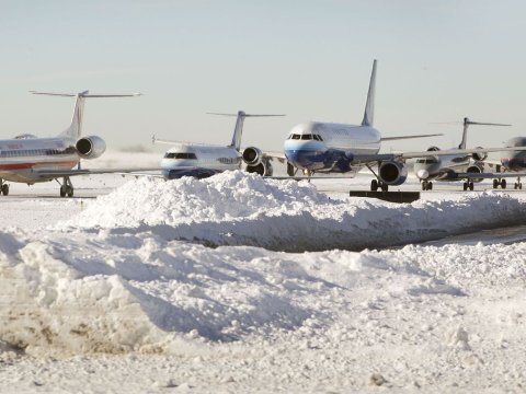 5 minə yaxın aviareys ləğv edildi