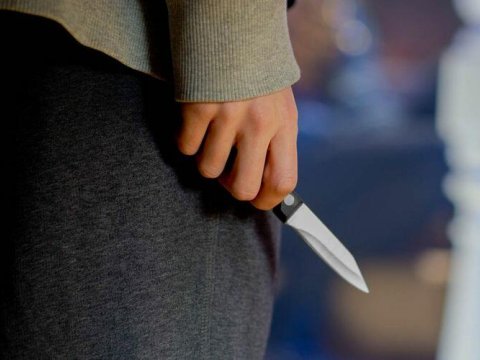 Yaşadığı evdə bıçaqlanan kişi xəstəxanada ÖLDÜ