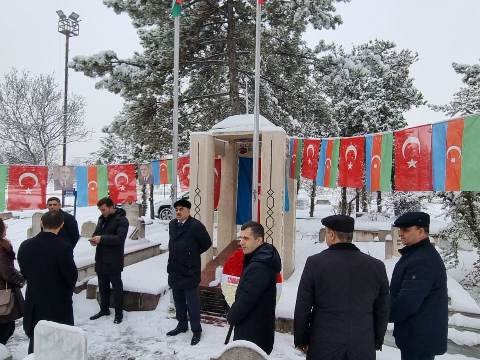 Səfir Rəsulzadənin məzarını ziyarət edib