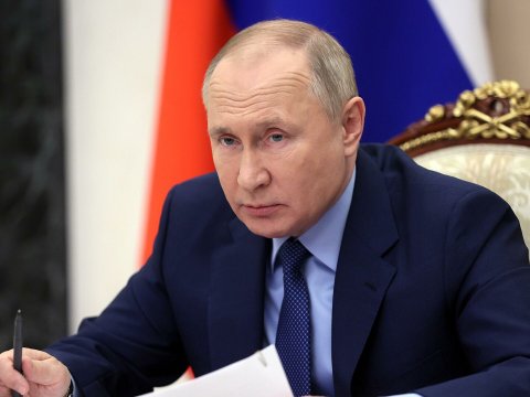 Putinin yaxınları hədəfə alındı - Sanksiya təhdidi