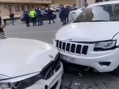 Bakıda zəncirvari qəza - 5 maşın bir-birinə çırpıldı