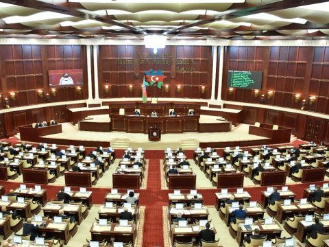 Yaz sessiyasının ilk iclasında NƏLƏR müzakirə edildi...