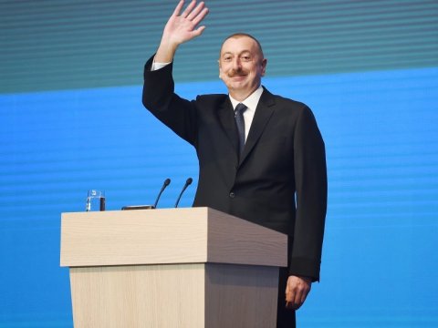 Prezidentdən gənclərə nəsihət - “Ölkəmizi kənar təsirdən qorumaq lazımdır