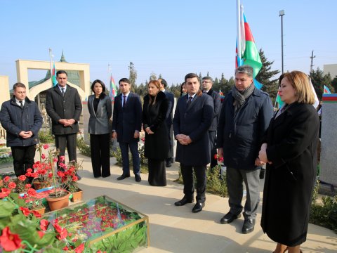 Binəqədidə Gənclər Günündə şəhidlərin məzarı ziyarət edildi - FOTOLAR