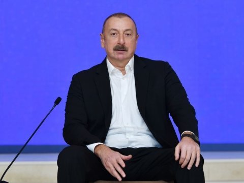 Prezident Polad Həşimovun qızı ilə danışarkən kədərləndi - VİDEO