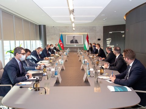 Mikayıl Cabbarov macar nazirlə görüşüb