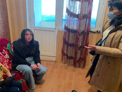 Evdə tək qalmaqdan qorxan azyaşlı ilə bağlı AÇIQLAMA