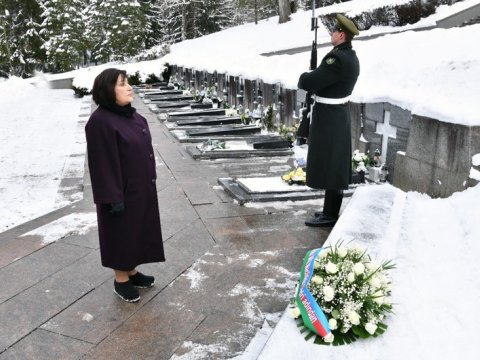 Sahibə Qafarova 13 yanvar qurbanlarının xatirəsini andı