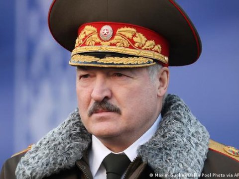 Lukaşenko Putindən polkovnik rütbəsi gözləyir