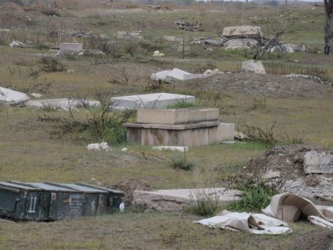 Azad edilmiş ərazilərdə kütləvi məzarlıqlar tapılıb