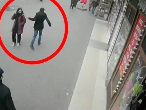 Küçədə qızlara şillə vuran şəxs TUTULDU - VİDEO