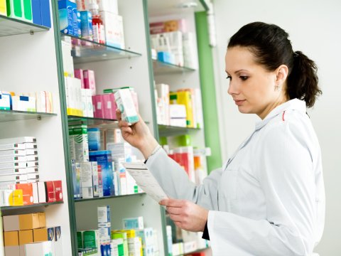Ucuz dərmanlar apteklərdən niyə yoxa çıxıb?
