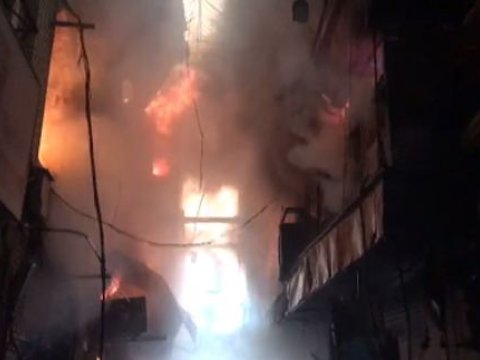 Bazarda güclü yanğın: 30 mağaza külə döndü