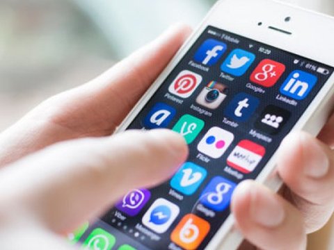 Müasir dövrün “vizit kartı” - Statusunu göstər, deyim kimsən...