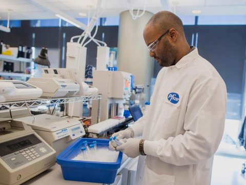Ermənistana yüz min doza “Pfizer” gətirildi