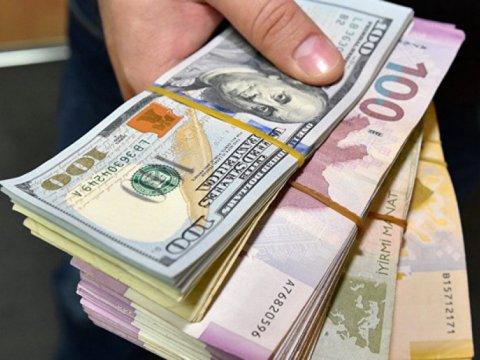 “Qara qızıl” manatı möhkəmləndirir