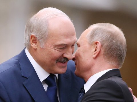 Lukaşenko Putinlə görüşə getdi