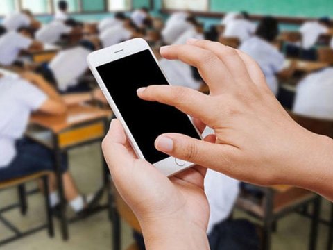 Şagirdlərdən telefonlar yığışdırılır? - Nazirdən açıqlama
