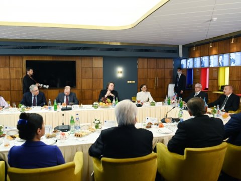 İlham Əliyev Rusiyanın media rəhbərləri ilə görüşdü