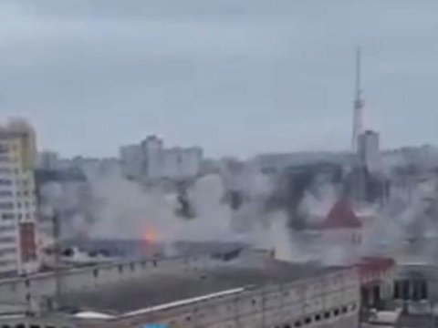 Xarkovun Azadlıq meydanı bombalandı - VİDEO