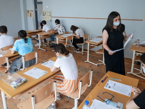 İmtahan nəzarətçilərinə sertifikat verilib