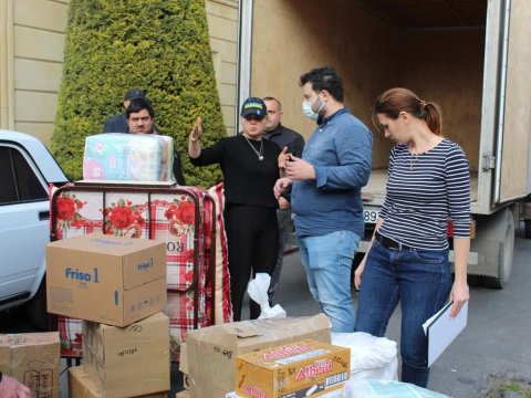 Azərbaycanda bir gündə Ukrayna üçün 3,5 ton yardım toplandı - FOTOLAR