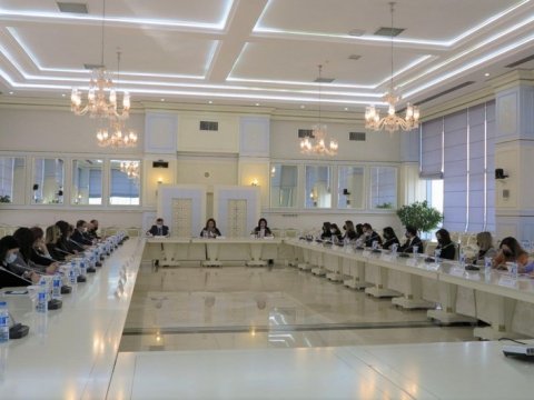 Parlamentdə ailə qanunvericiliyinə həsr olunmuş dinləmə