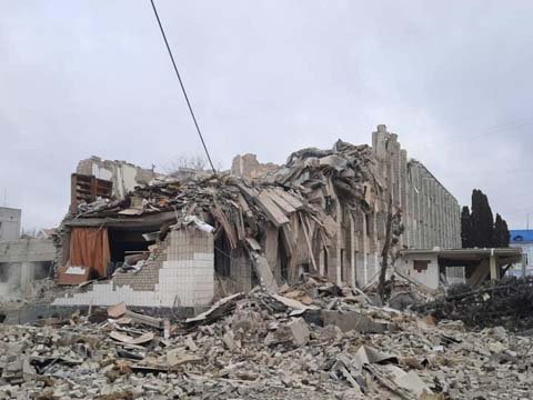 Rusiya hərbçiləri məktəbi bombaladı