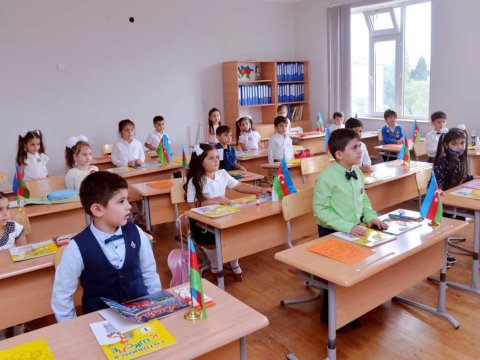 Bütün məktəblər ənənəvi tədrisə qayıdıb