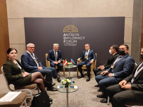 Nazirlər Ukraynadakı vəziyyəti müzakirə etdilər