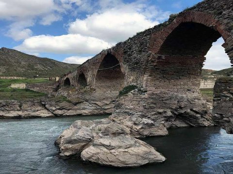 Araz çayı daha ayırmır, birləşdirir... 