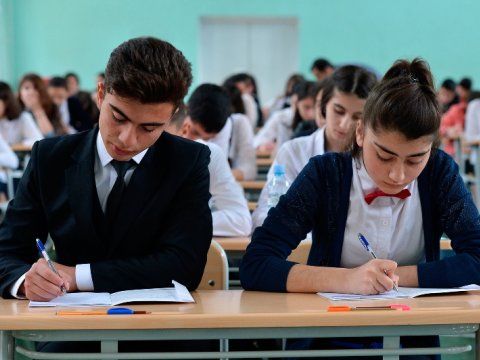 IX sinif şagirdlərinin elektron yerdəyişməsi dayandırılır