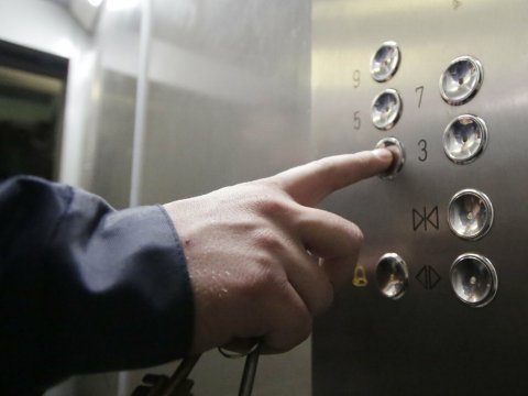 Bakıda liftlərə qənim kəsilən dəstə məhkəmə qarşısında