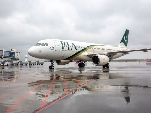 Bakı Pakistandan ilk müntəzəm reysi qəbul edib