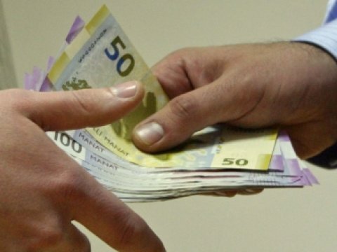 Muzdla çalışan işçilərin maaşı artıb