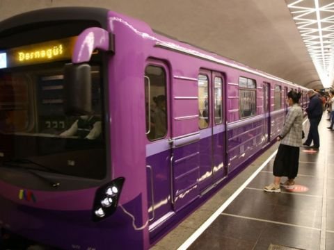 Bakı metrosunda problem YARANDI