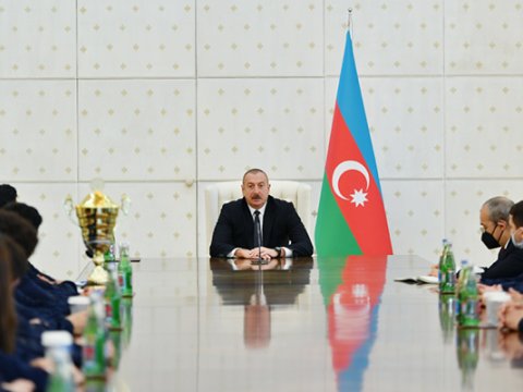 İlham Əliyev güləşçiləri qəbul etdi - FOTOLAR