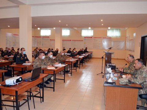 Baş Qərargah rəisi Prezidentin tapşırıqlarını hərbçilərə çatdırdı