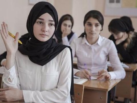 Məktəbli formasına hicab da daxil edilməlidir - EKSPERT