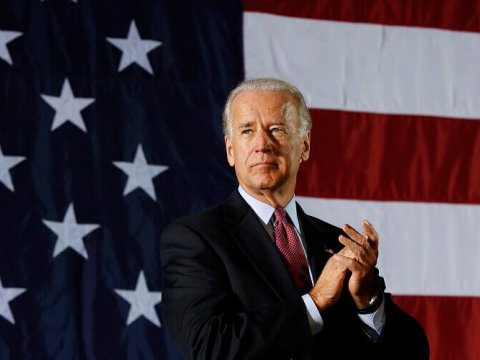 Baydenin kortecinə şüşə atdılar