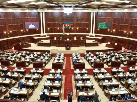 Deputatlar bayram tətilini necə keçiriblər?