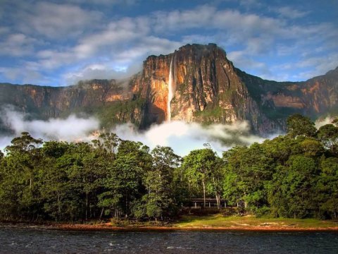 Dünyanın neftlə aşıb-daşan ƏN KASIB ÖLKƏSİ