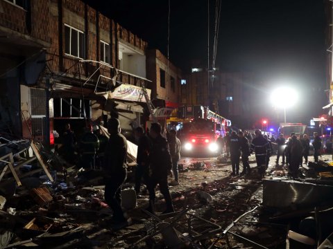 Gecə klubunda balon qazından istifadə üçün sövdələşmə olub