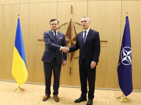 Kuleba: “Biz bura silah üçün gəlmişik” 