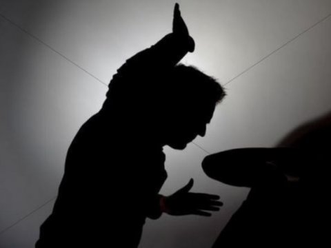 Bakıda şagird müəllimi DÖYDÜ